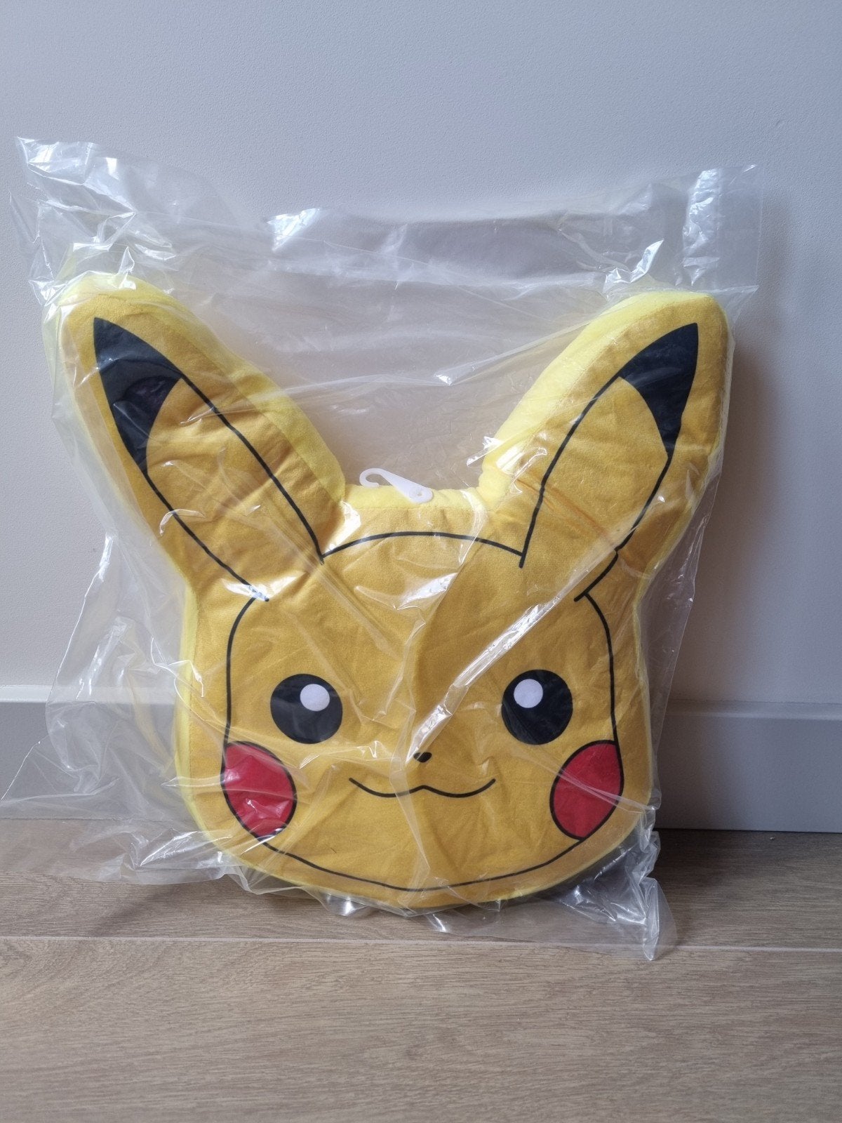 Pokémon Pikachu Kussen - Nieuw in verpakking, Geel, Overige typen, Nieuw, Ophalen of Verzenden