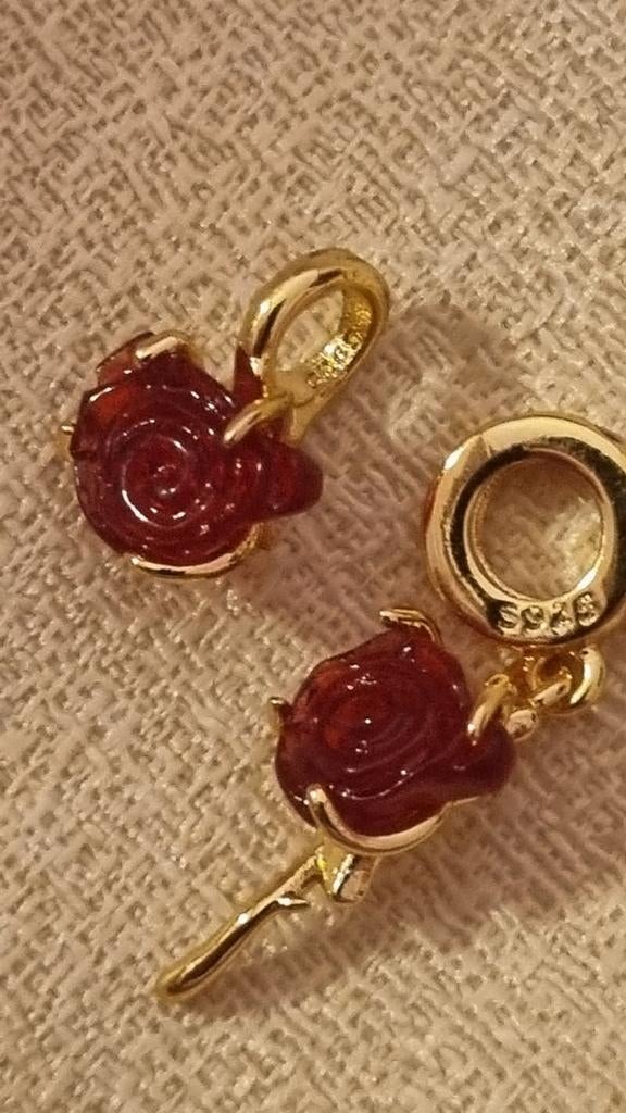 2 Goudkleurige Zilveren Rozen Bedels voor Bedelarmband, Ophalen of Verzenden
