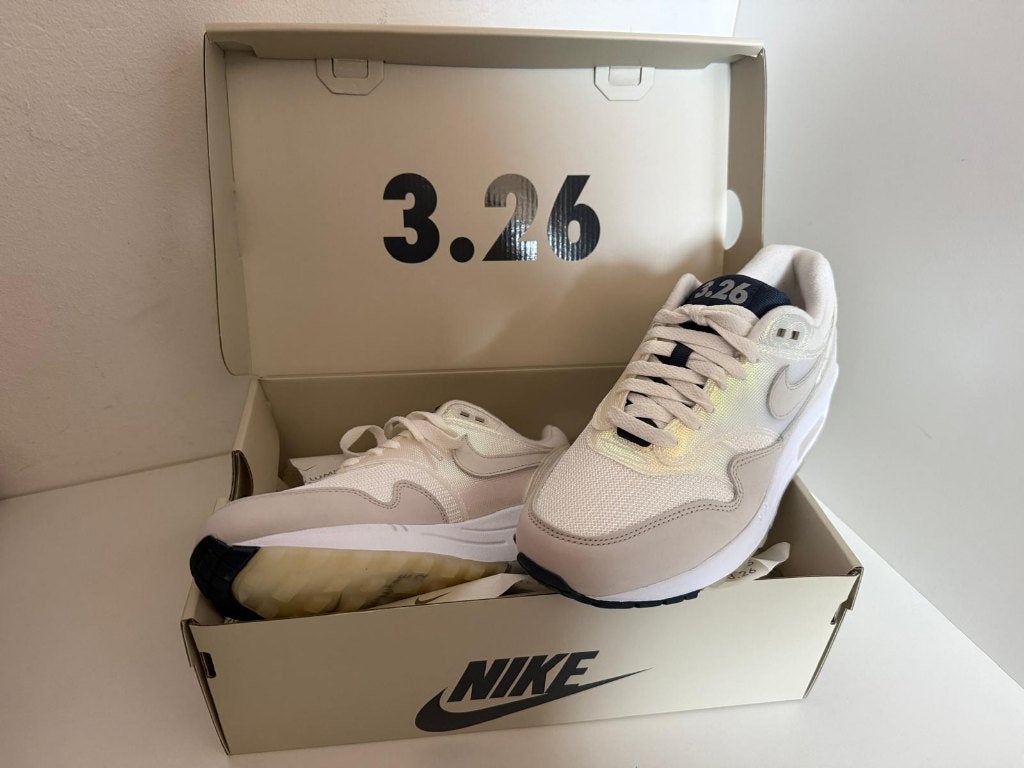 NIEUW Nike Air Max 1 “La Ville Lumière” - maat 38,5, Wit, Nike, Nieuw, Ophalen of Verzenden