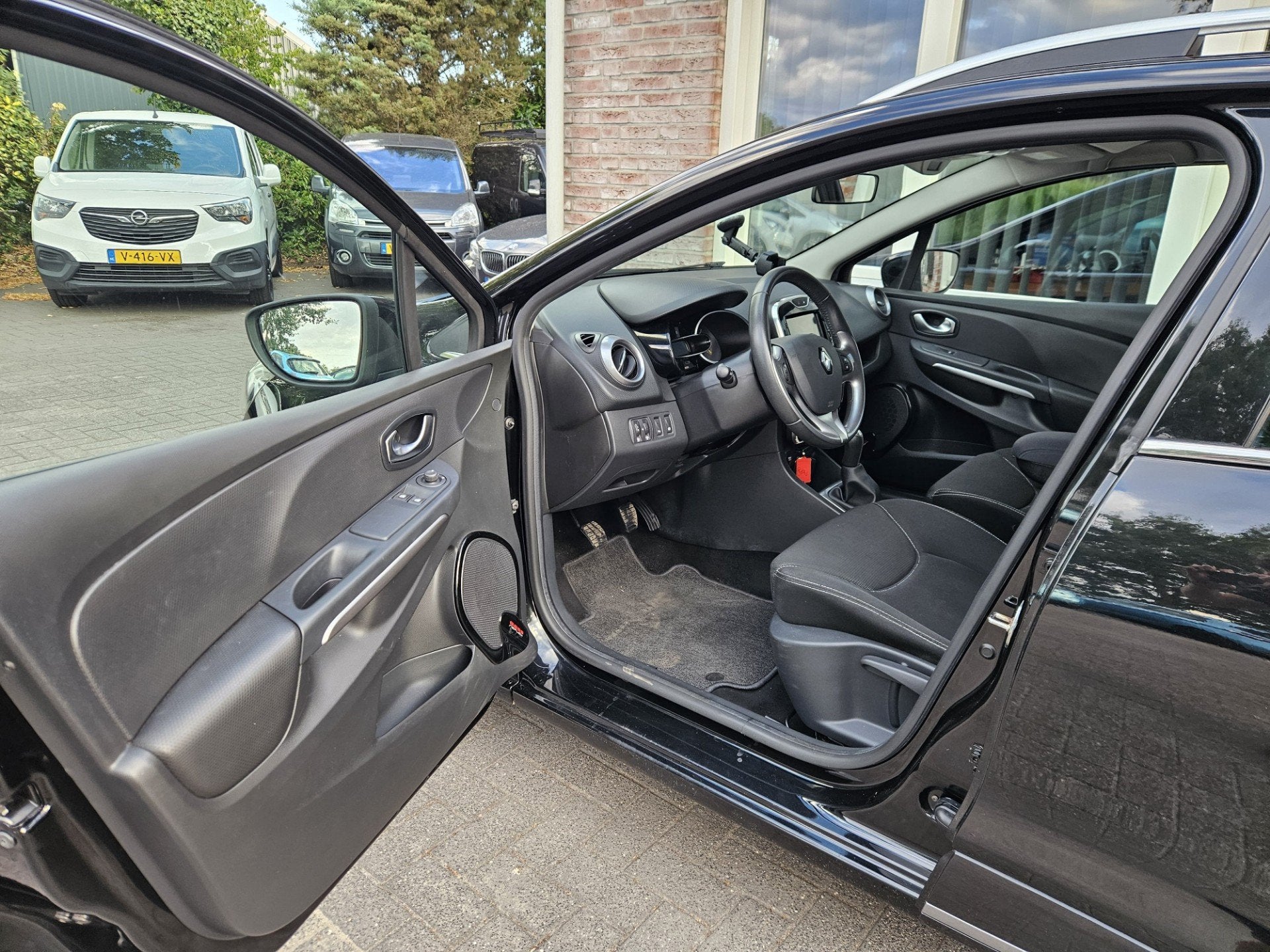 Renault Clio Estate 0.9 TCe Night&Day Airco! Cruise Control!, Auto's, Zwart, Origineel Nederlands, Handgeschakeld, 90 pk