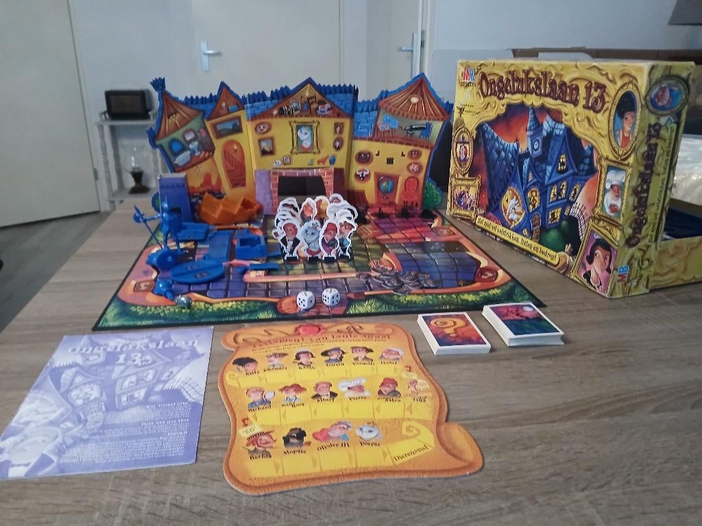 Ongelukslaan 13, Hobby en Vrije tijd, Gezelschapsspellen | Bordspellen, Vijf spelers of meer, Ophalen of Verzenden, Zo goed als nieuw