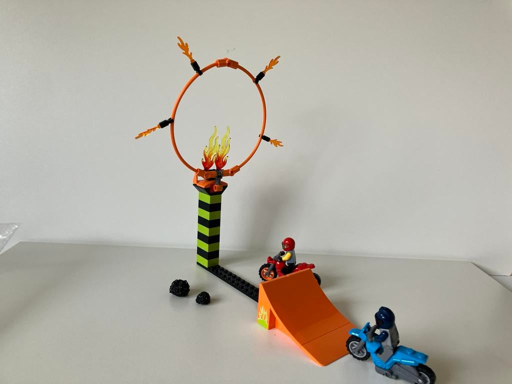 LEGO Stuntz Stuntcompetitie (vuurring) (60299), Lego, Ophalen of Verzenden, Zo goed als nieuw, Compleet