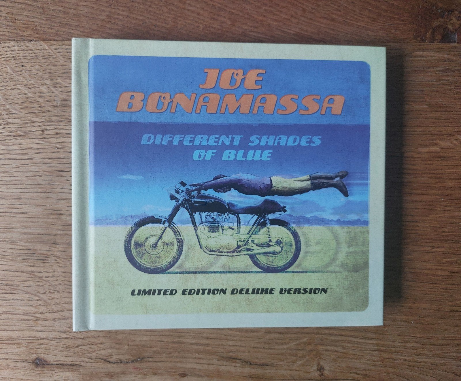 Joe Bonamassa - Different Shades of Blue (Limited Edition), Ophalen of Verzenden, Zo goed als nieuw, Overige genres