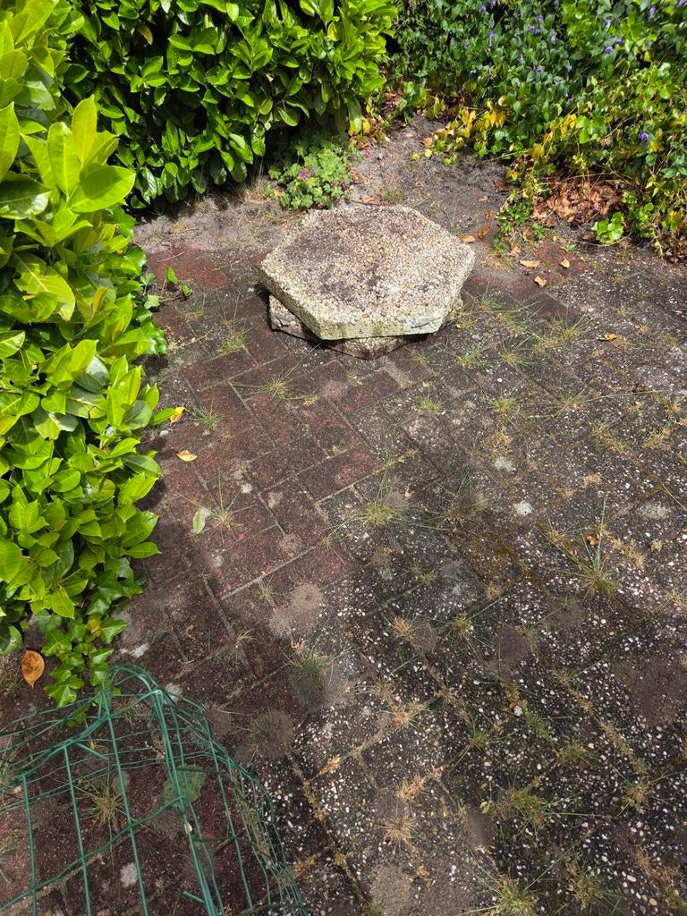 Gratis af te halen zes kantige tegels - 3 stuks, Tuin en Terras, Ophalen, Gebruikt, Minder dan 5 m², Beton