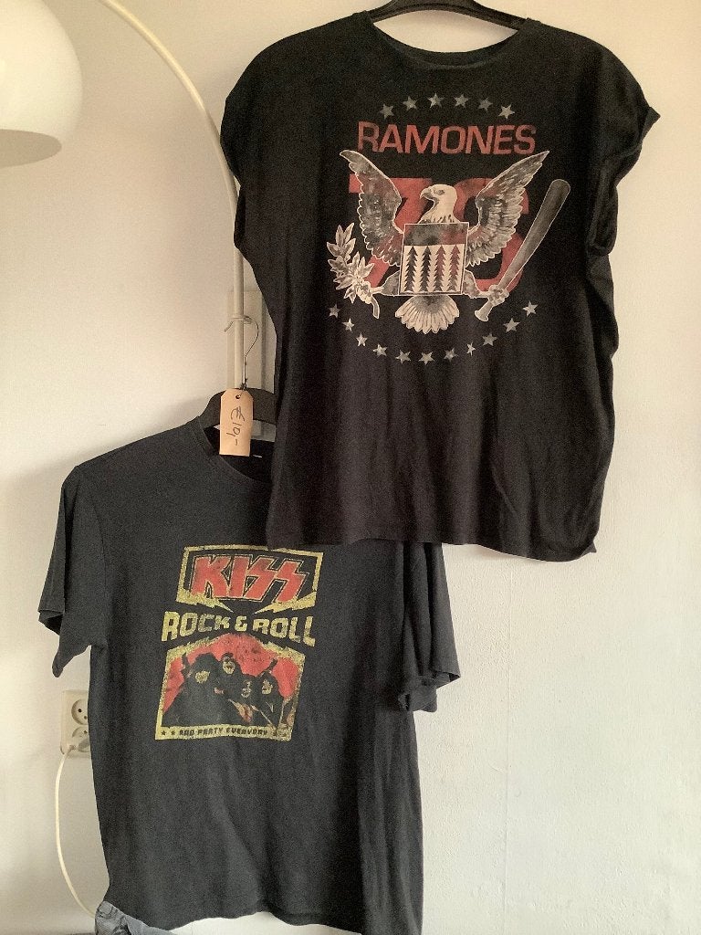 Ramones en KISS T - shirts maat 44 € 10,00 p.st., Kleding | Dames, Ophalen, Zwart, Maat 42/44 (L), Korte mouw