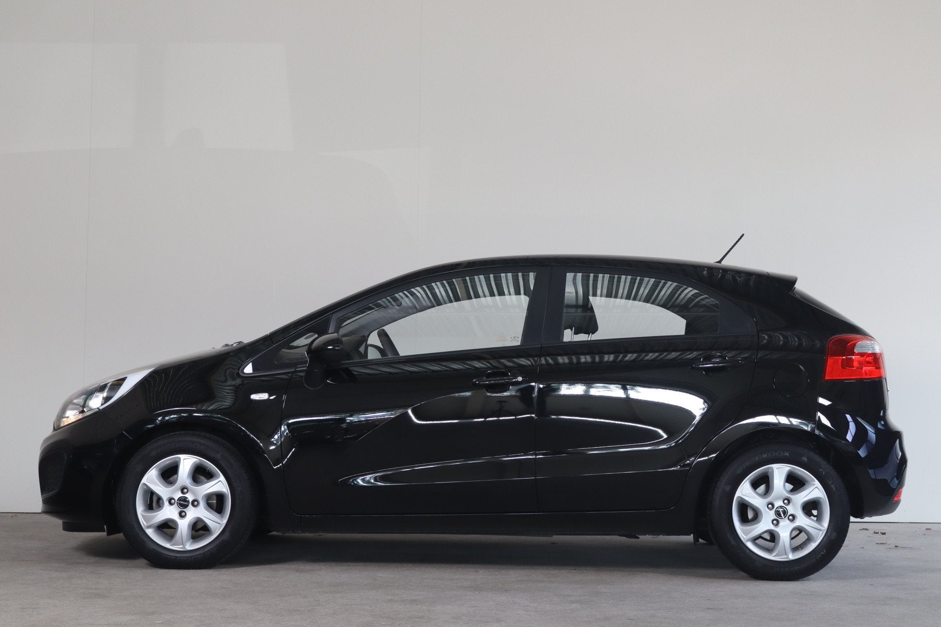 Kia Rio 1.2 CVVT ComfortLine Airco I Keurig netjes !, Auto's, Zwart, Bedrijf, Handgeschakeld, Rio