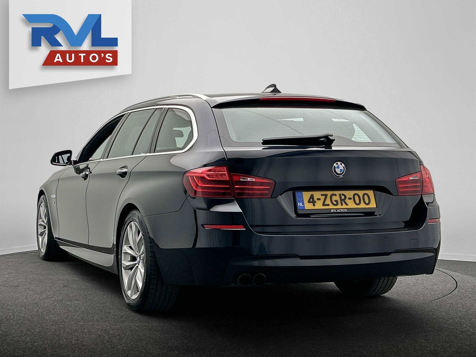 BMW 5-serie Touring 520i High Executive| M Pakket | Originee, Auto's, Automaat, Gebruikt, 2000 kg, Zwart