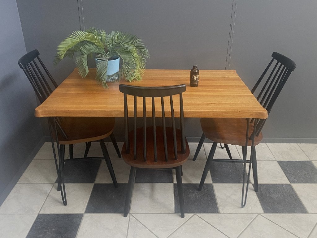 60 jaren afgerond eetkamertafel zwarte metalen hairpin poten, 100 tot 150 cm, 50 tot 100 cm, Vier personen, Rechthoekig
