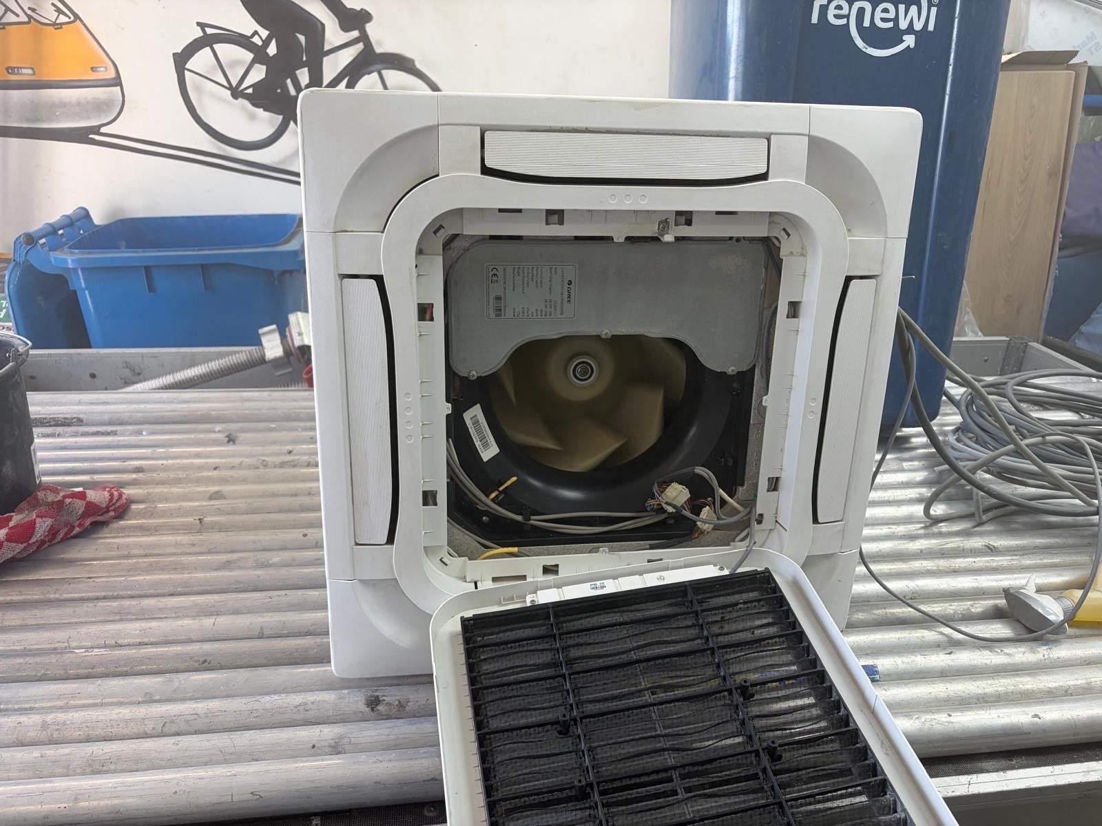 Gree Cassette Type Airconditioner GULD35T/A-T, Gebruikt, 3 snelheden of meer, Ophalen of Verzenden, Koelen en Ontvochtigen