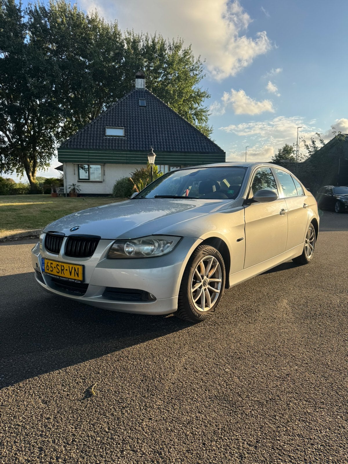 BMW 320i E90 met 175pk!, Zwart, 4 cilinders, Handgeschakeld, Particulier
