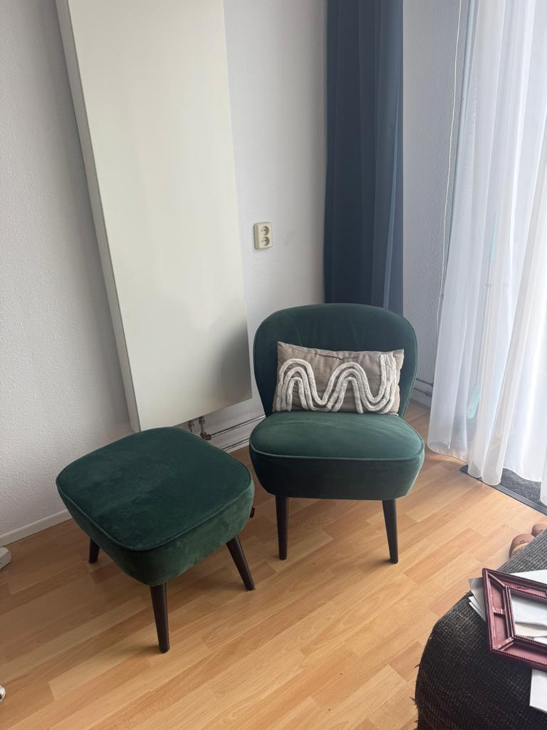 Groene velvet fauteuil en hocker, Huis en Inrichting, Fauteuils, Ophalen of Verzenden, 75 tot 100 cm, 50 tot 75 cm