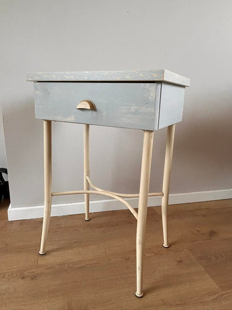 Prachtig Frans bijzettafeltje - kastje, Ophalen of Verzenden, Zo goed als nieuw