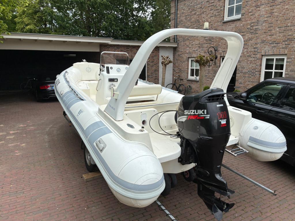Mooie Hypalon RIB WAV 650 Topline Suzuki 140 + Kalf trailer, 70 cm, Gebruikt, 140 pk, 2 m