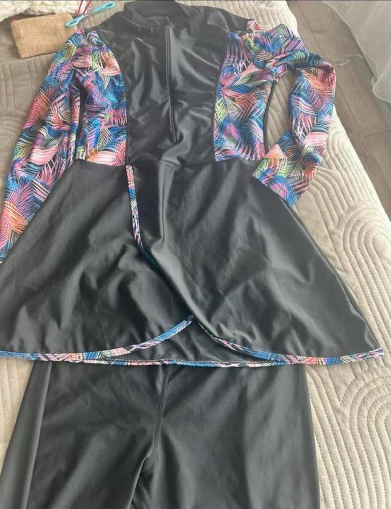 Zwempak zwemset burkini maat S, Kleding | Dames, Badmode en Zwemkleding, Ophalen of Verzenden, Zo goed als nieuw, Bikini