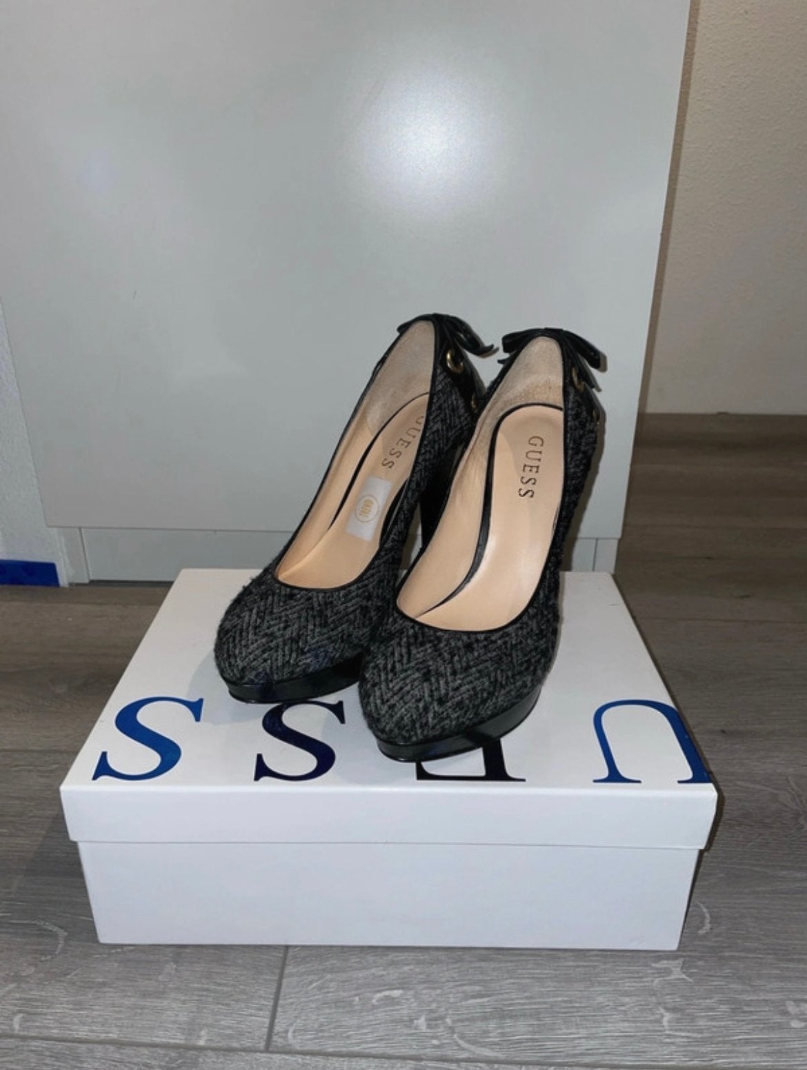 Guess Pumps Maat 36 - Zo goed als nieuw, Pumps, Zwart, Ophalen of Verzenden, Zo goed als nieuw