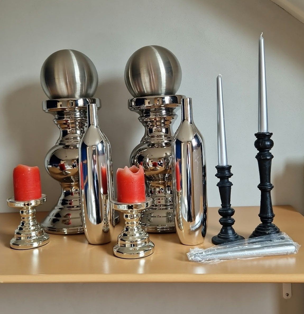 Decoratieve set van kandelaars en flessen (zwart en zilver), Ophalen, Gebruikt, Metaal, Kandelaar