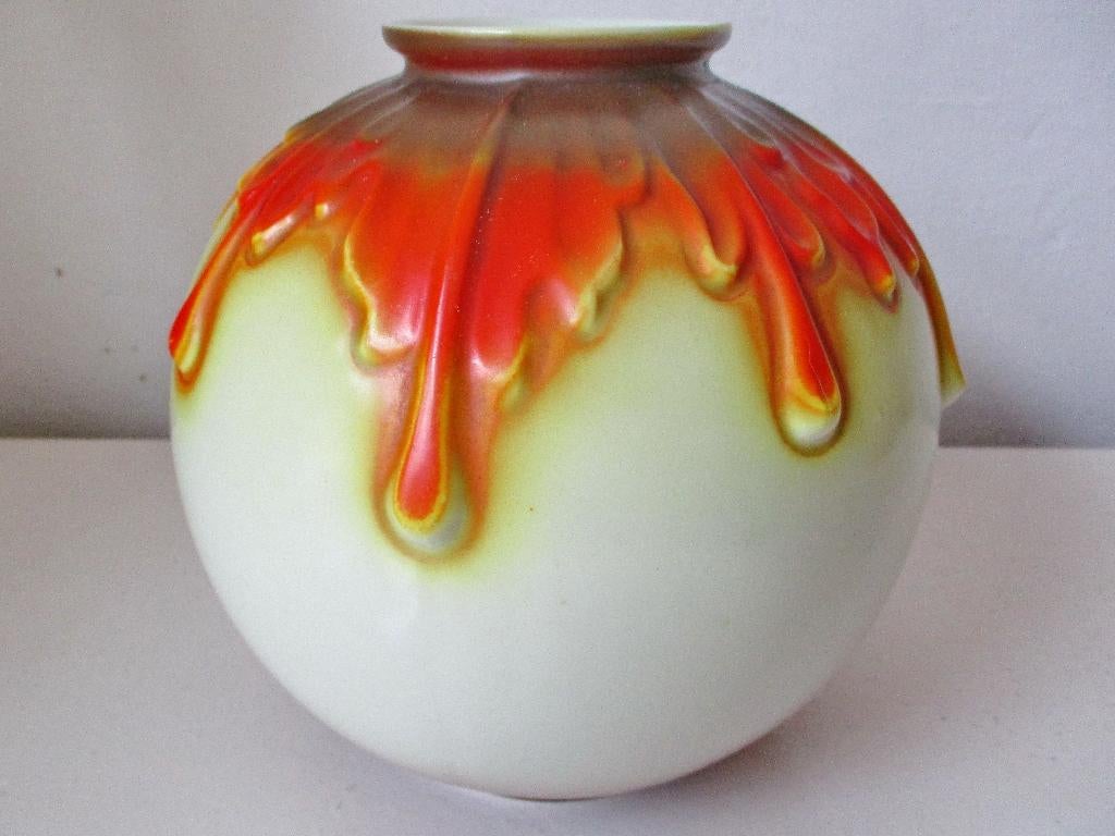 Porselein- Mosa - Art deco vaas met floraal reliëf decor1935, Antiek en Kunst, Antiek | Keramiek en Aardewerk, Ophalen of Verzenden