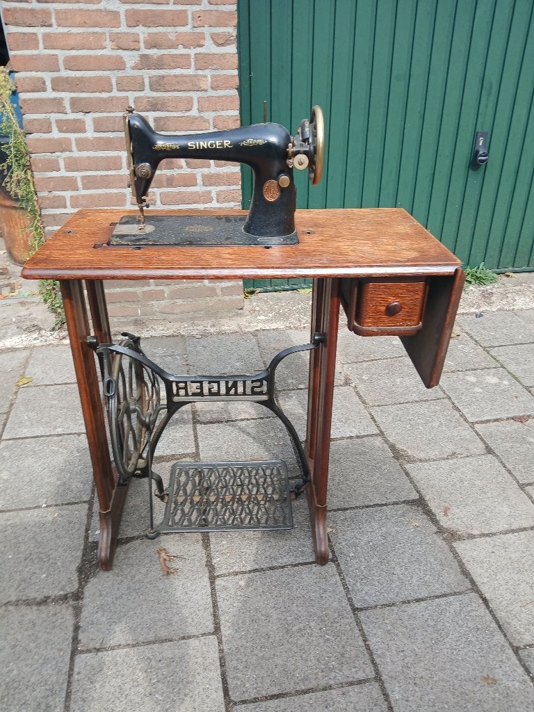 Antieke Singer Naaimachine met Houten Tafel en Kap, Ophalen of Verzenden