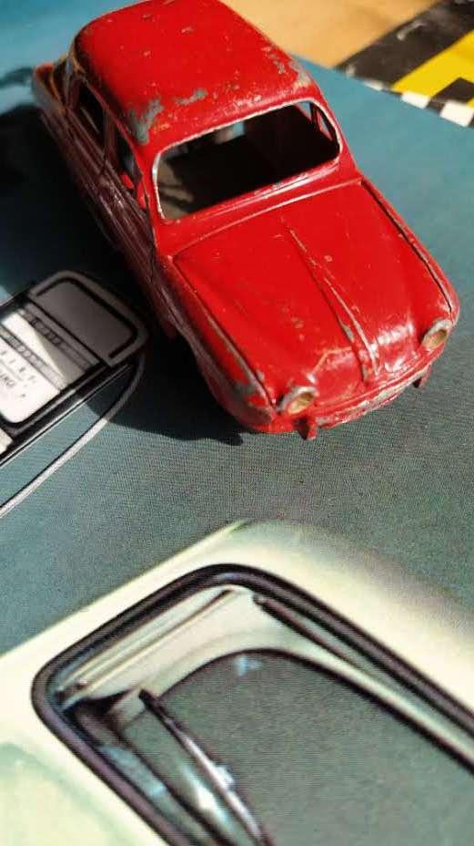 RENAULT DAUPHINE, DINKY TOYS FRANCE, dus 65 jaar oud!, Hobby en Vrije tijd, Modelauto's | 1:43, Ophalen of Verzenden, Gebruikt