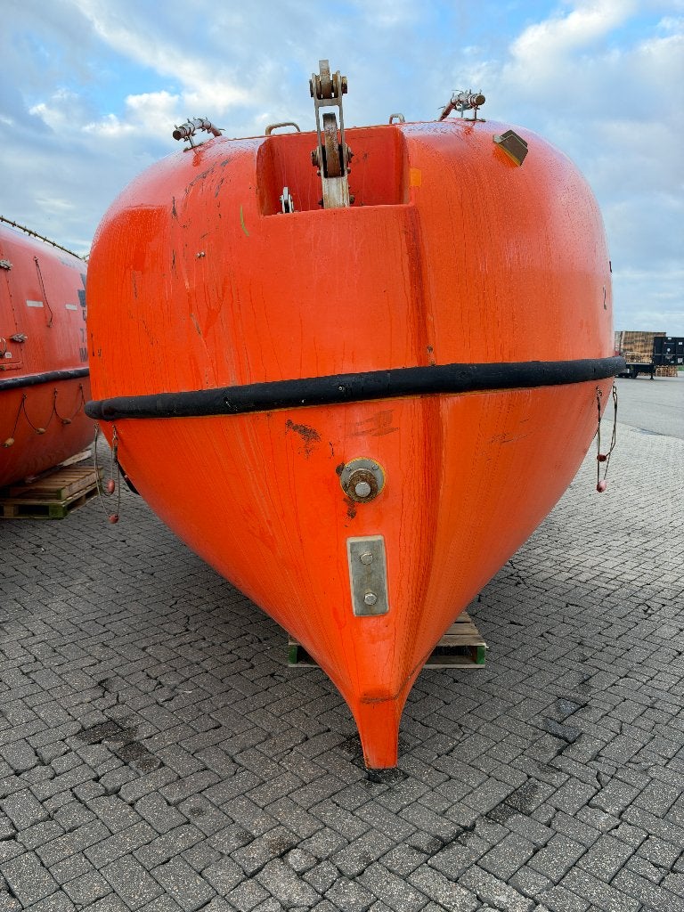 Foto 4 van 8 stuks reddingssloepen 7,x2,8 en 8,5x3 mtr incl dieselmotor
