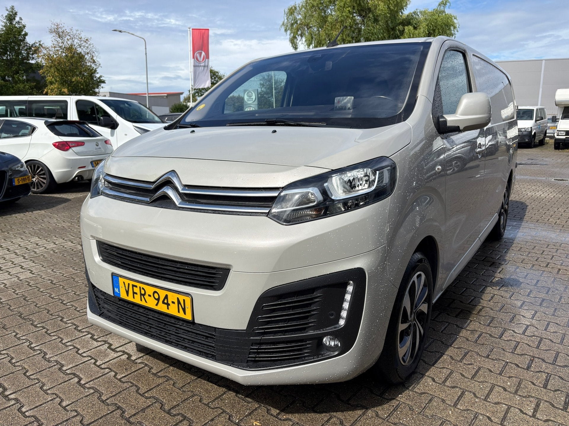 Citroen Jumpy 2.0 BlueHDI 180 XL Driver AUTOMAAT (RIJKLAARPR, Auto's, Bestelauto's, Stof, Gebruikt, Beige, Origineel Nederlands