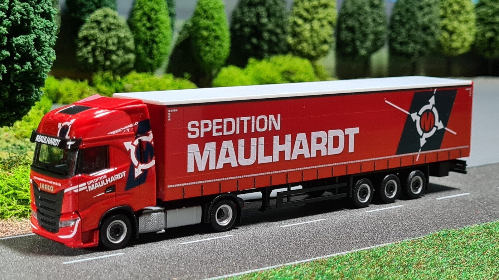 223 Herpa 1:87 Maulhardt Iveco S-Way schuifzeilentrailer, Ophalen of Verzenden, Nieuw, Bus of Vrachtwagen, Herpa