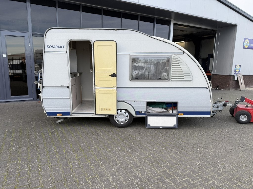 Kip Kompakt 37 EK Langslaper + WC 680KG + Bovag 2026 !!, Caravans en Kamperen, Caravans, Kip, Tot en met 2, Bedrijf, Treinzit