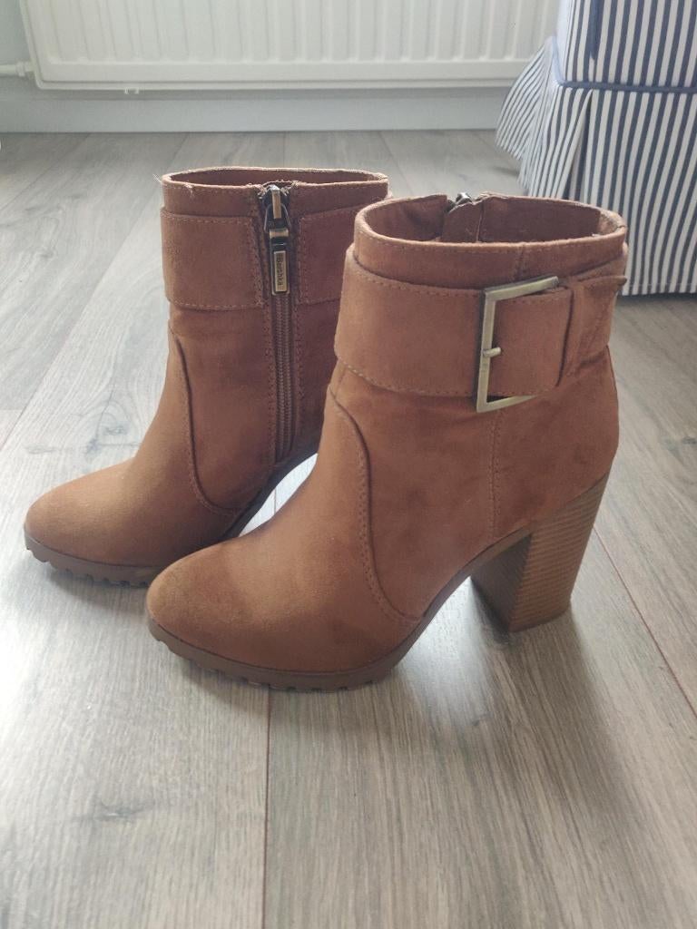Bruine enkellaarsjes Bershka, maat 37, zo goed als nieuw, Ophalen of Verzenden, Zo goed als nieuw, Bruin