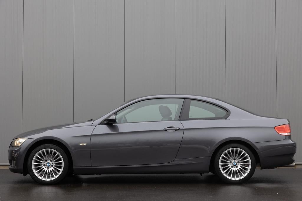 BMW 3 Serie 320 Coupé | NL- AUTO | HISTORIE AANWEZIG | CLIM, Auto's, BMW, Achterwielaandrijving, Zwart, 4 cilinders, 4 stoelen
