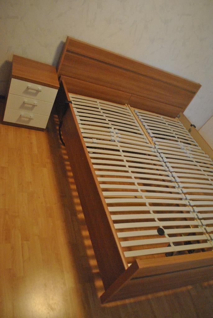 Tweepersoonsbed (elektrisch verstelbaar) + nachtkastje, Huis en Inrichting, Slaapkamer | Bedden, Ophalen, Overige kleuren, Tweepersoons