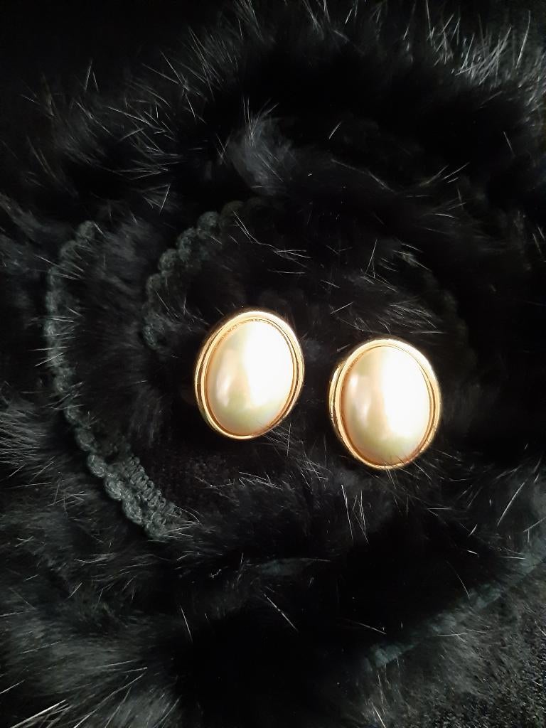 vintage Christian Dior ovale oorbellen parel, Sieraden, Tassen en Uiterlijk, Oorbellen, Overige materialen, Overige kleuren, Ophalen of Verzenden