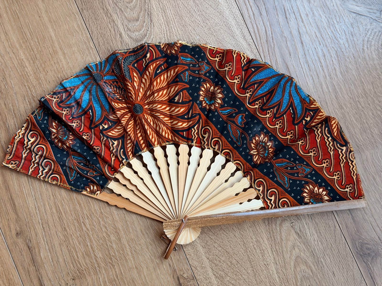 Royale vintage waaier met batikpatroon, Ophalen of Verzenden