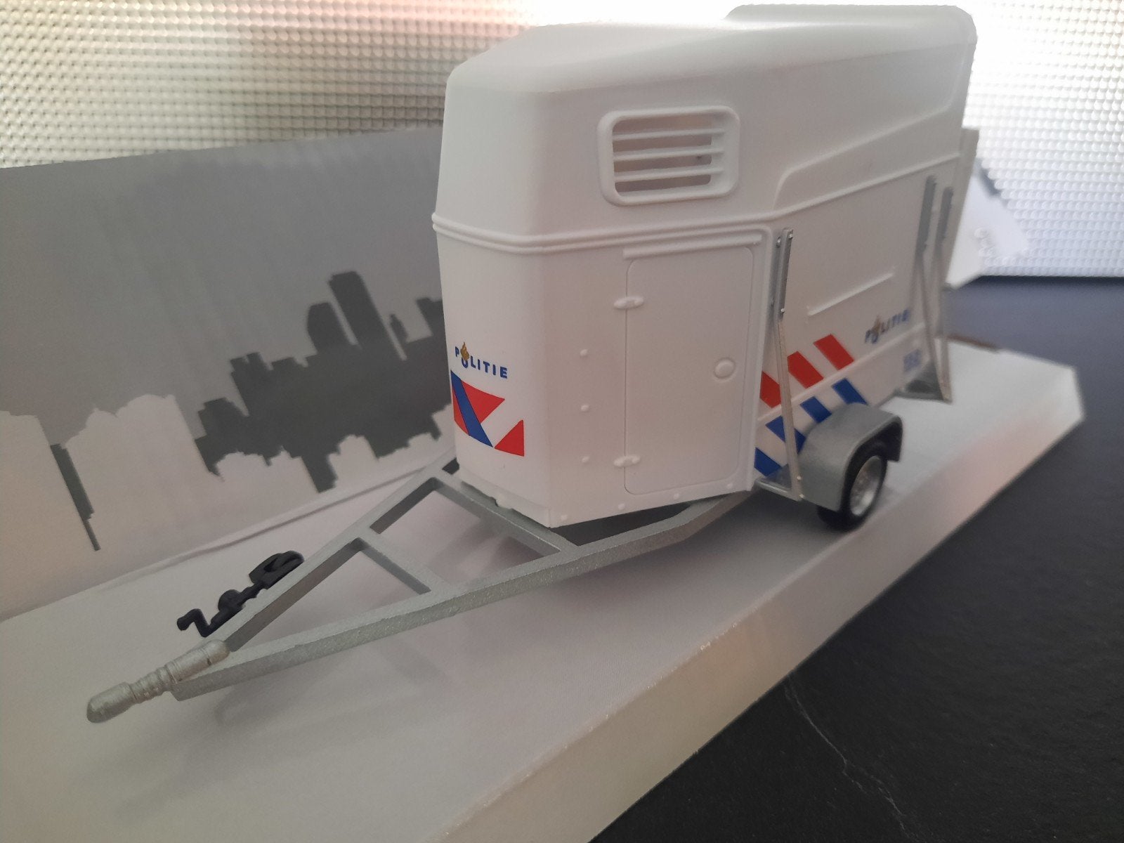 Horse Trailer Dutch Police Autority Schaal 1:43, Overige merken, Auto, Nieuw, Cararama