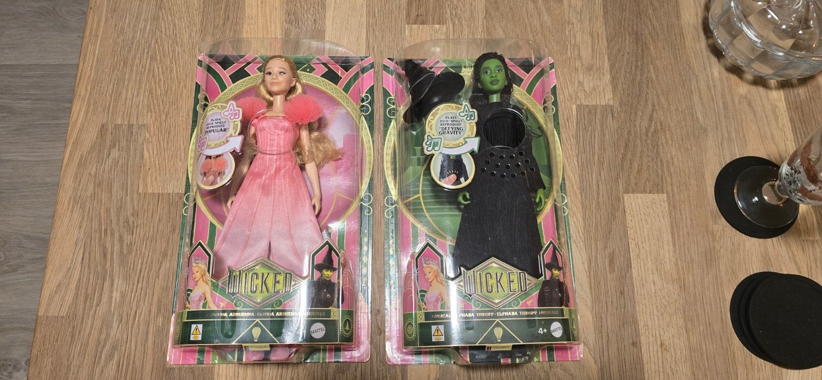 Wicked Barbie poppen: Glinda en Elphaba NIEUW, wrong website
