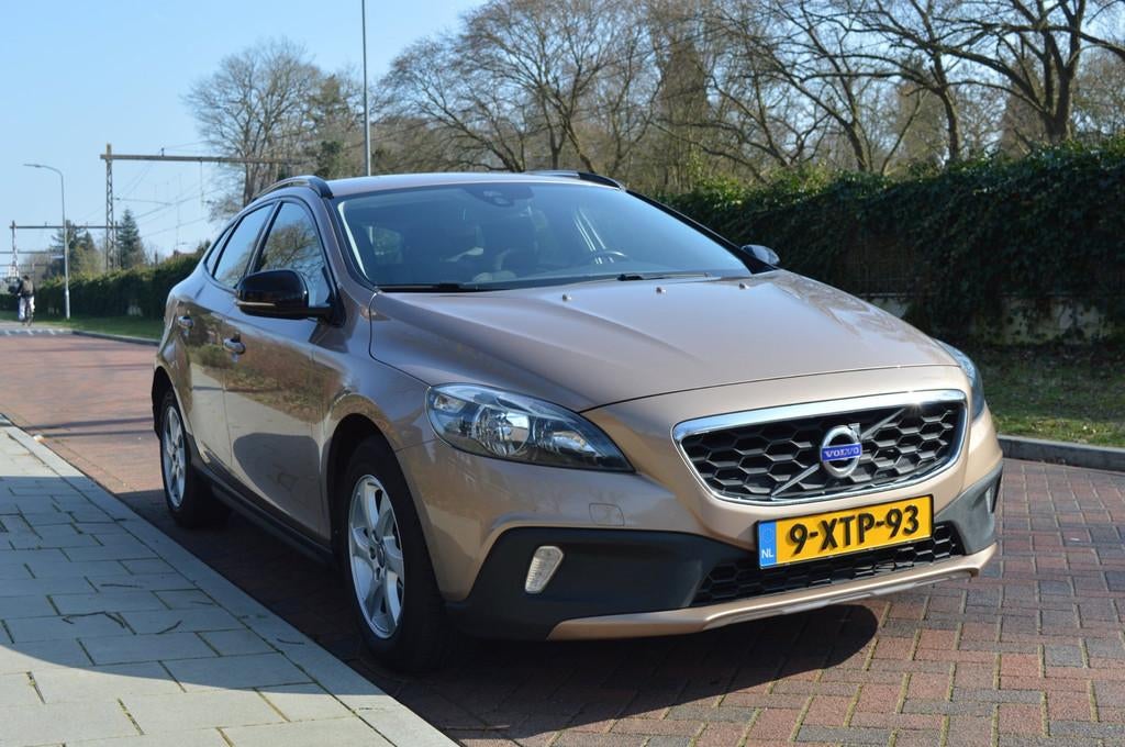Volvo V40 Cross Country 1.6 D2 Momentum Org NL/NAP, Voorwielaandrijving, Euro 5, Gebruikt, 4 cilinders