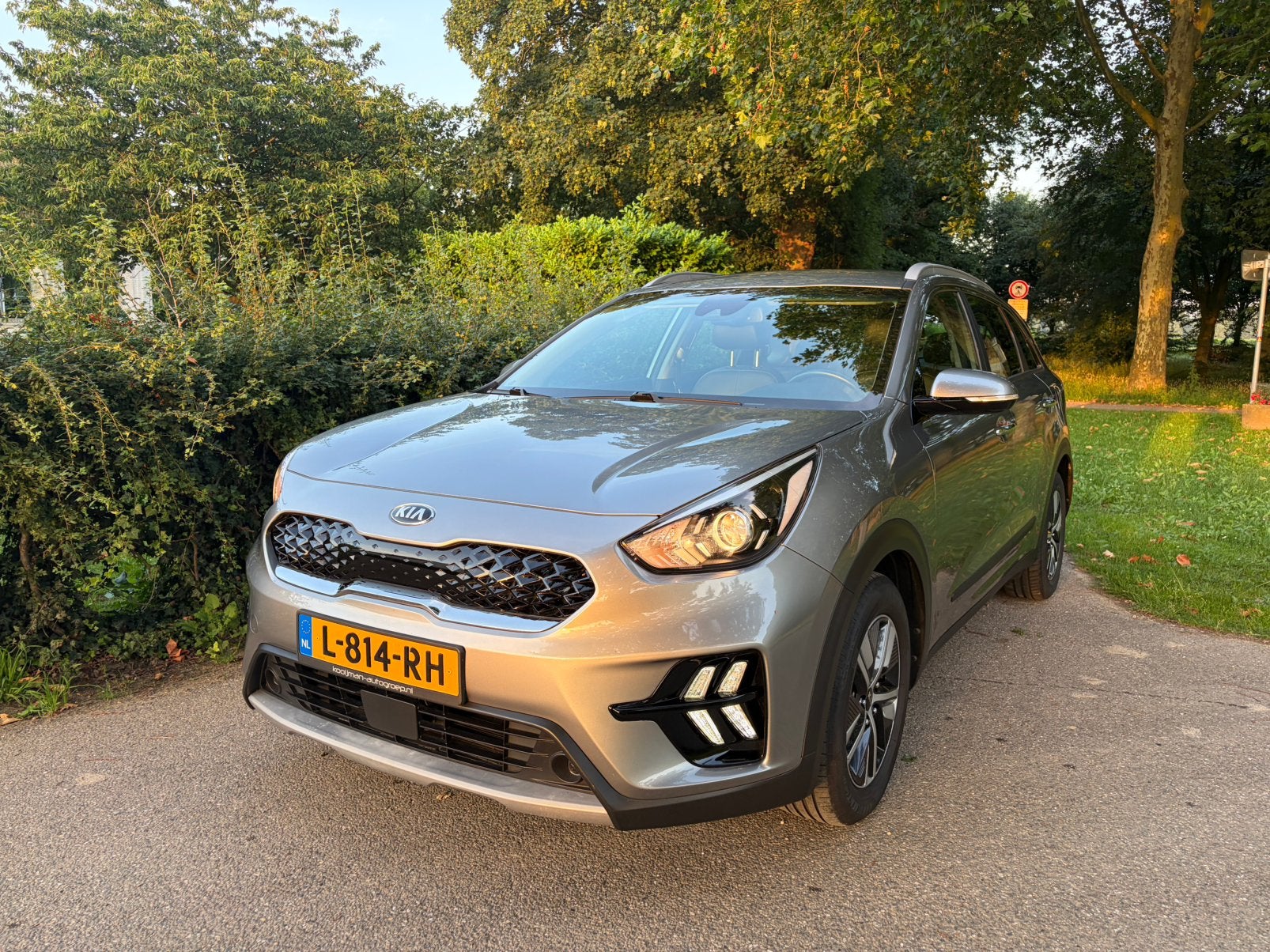 Kia Niro 1.6 GDi Hybrid 2021 Grijs BTW!, Auto's, Kia, 1580 cc, Origineel Nederlands, 75 €/maand, 1390 kg
