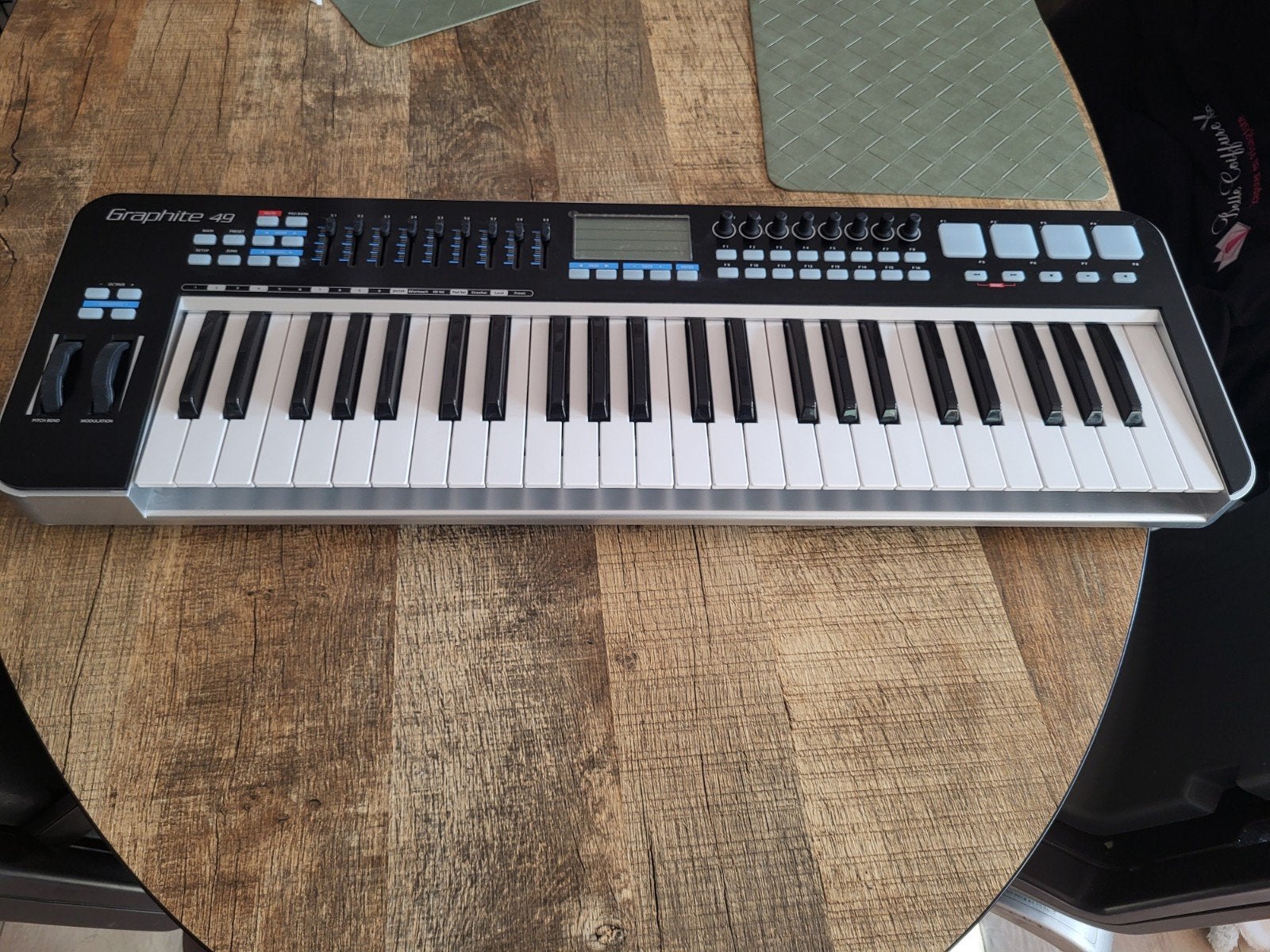 Samson Graphite 49 USB midi keyboard, Muziek en Instrumenten, Ophalen, Zo goed als nieuw