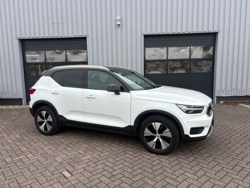 Volvo XC40 1.5 T5 Recharge Momentum Trekhaak I Camera I All-, Auto's, Euro 6, 1712 kg, Met garantie (alle), Wit