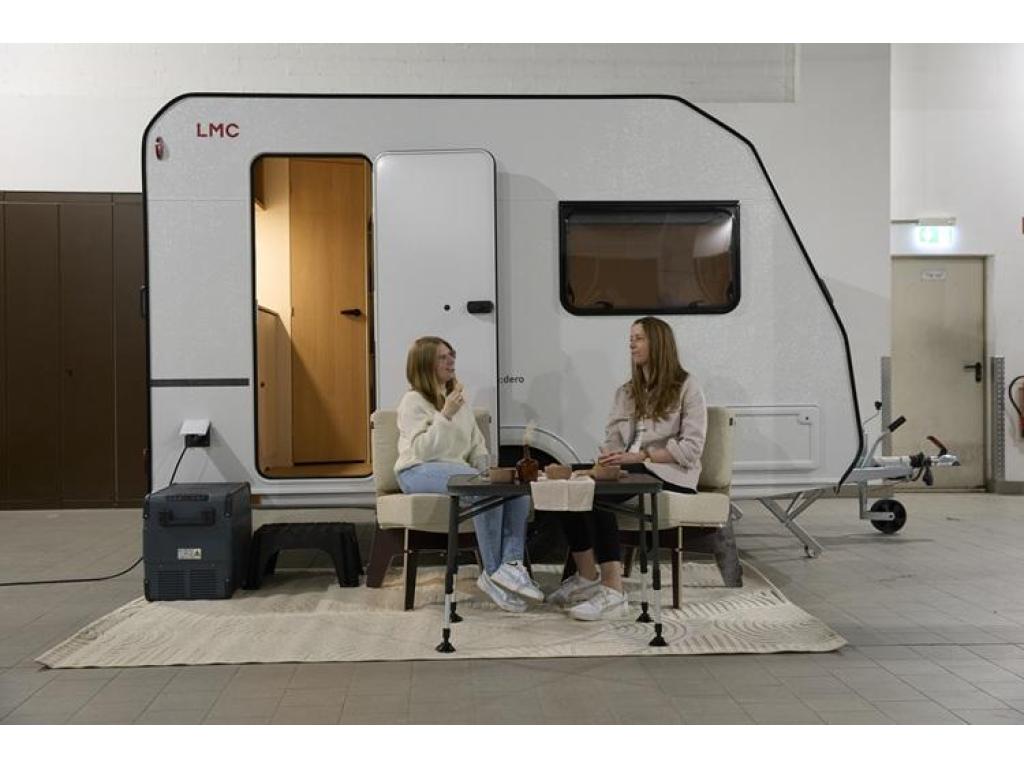LMC E:dero 350 D speciaal voor elektrische auto!, Caravans en Kamperen, Caravans, Koelkast, Tot en met 2, 500 - 750 kg, LMC en Münsterland