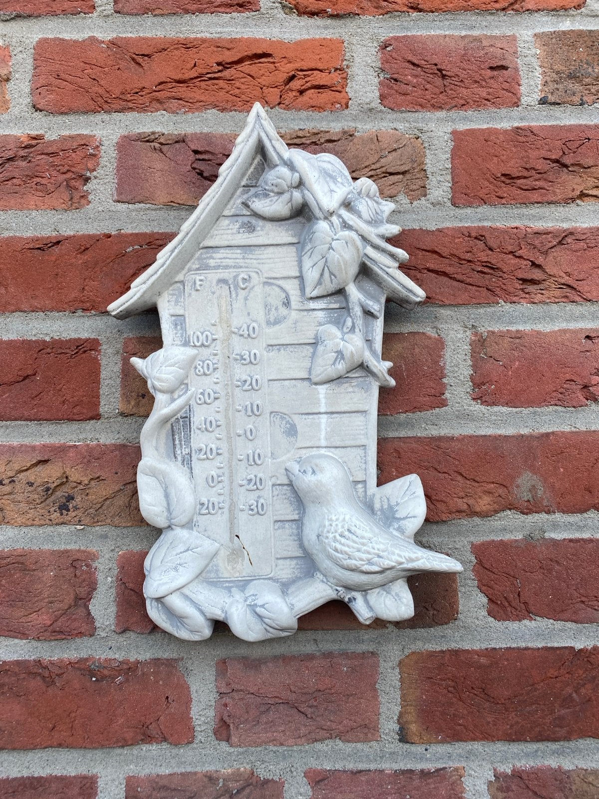 Decoratieve buitenthermometer met vogel en huisje, Gebruikt, Steen/keramiek, Overige merken, Ophalen