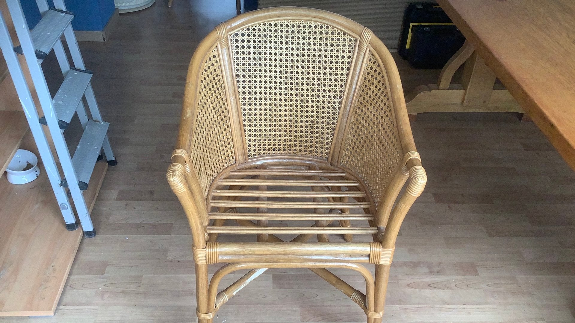 4 Rotan stoelen met armleuningen, Huis en Inrichting, Stoelen, Ophalen, Gebruikt, Overige kleuren, Riet of Rotan