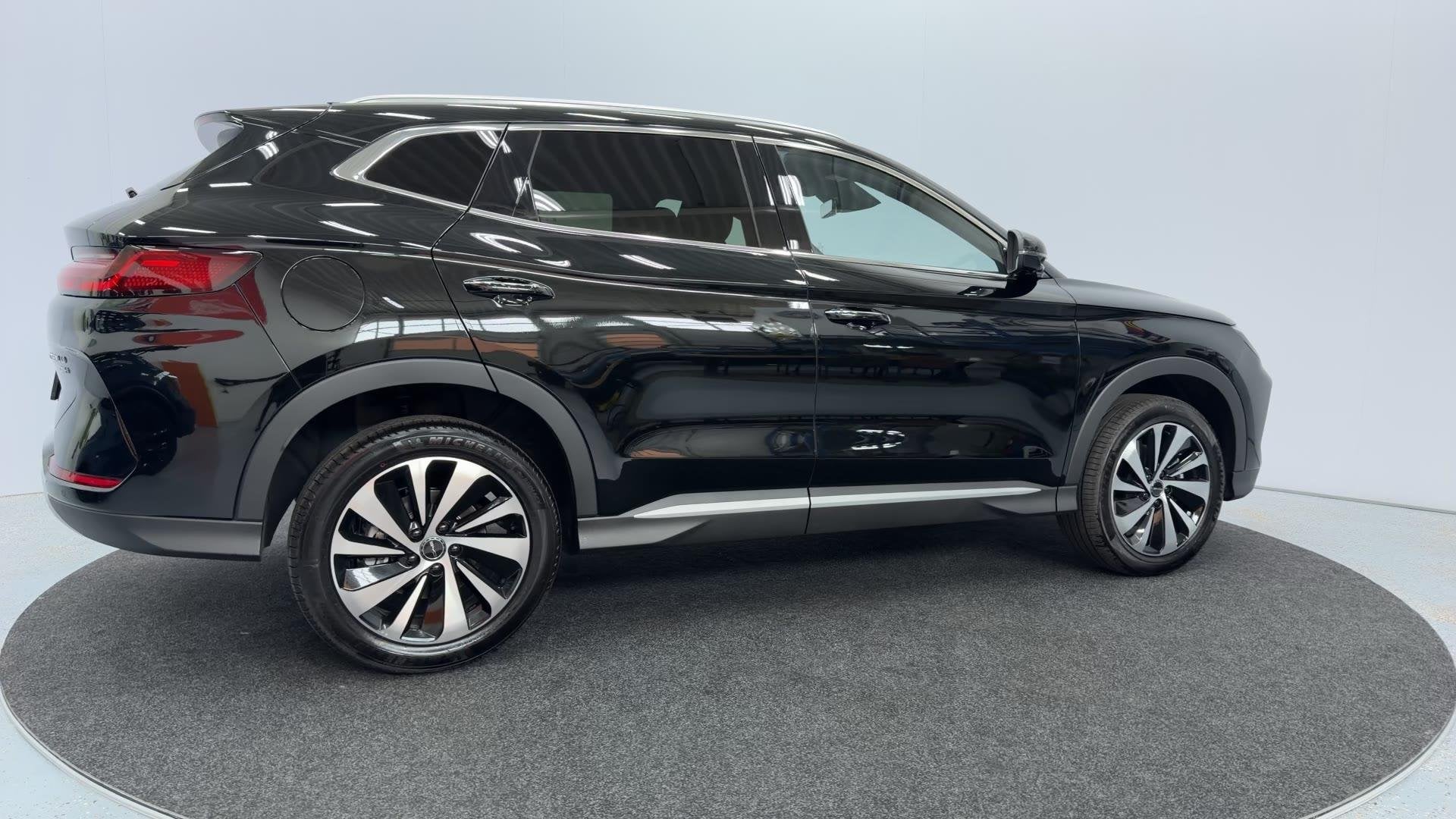 BYD Seal U PHEV DM-I Boost – Zwart met karakter, Auto's, Gebruikt, Met garantie (alle), Start-stop-systeem, 2020 kg