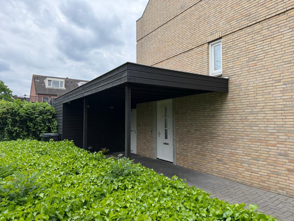 Zwarte houten carport met schuur, Schuur, Ophalen of Verzenden, Zo goed als nieuw, Zonder ramen