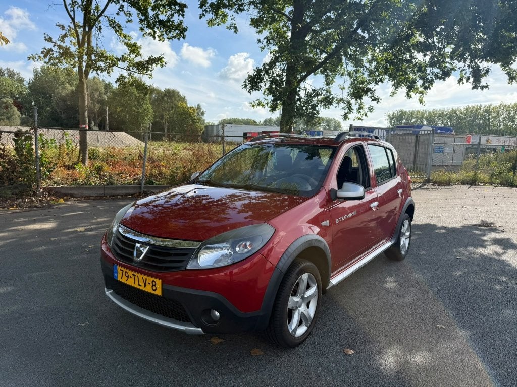 Dacia Sandero 1.6 MPI 85 Euro5 2012 Rood, Auto's, Voorwielaandrijving, 1037 kg, Stof, 565 kg