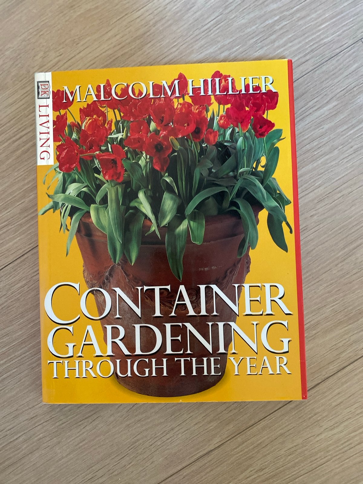 Container Gardening Through the Year - Malcolm Hillier, Ophalen of Verzenden, Zo goed als nieuw, Tuinieren en Tuinplanten