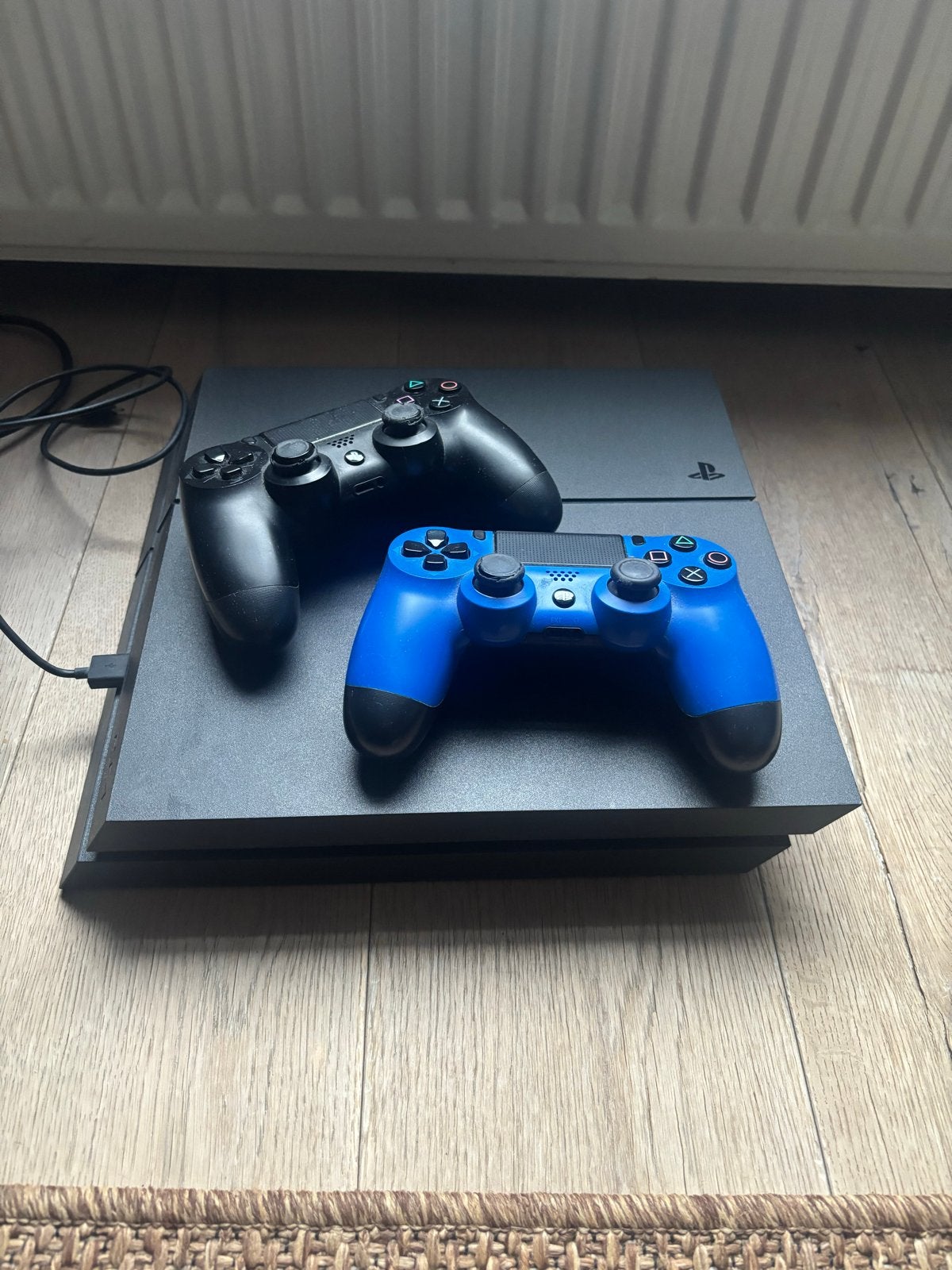 PlayStation 4 1tb met 2 controllers, Ophalen, 500 GB, Met 2 controllers, Zo goed als nieuw