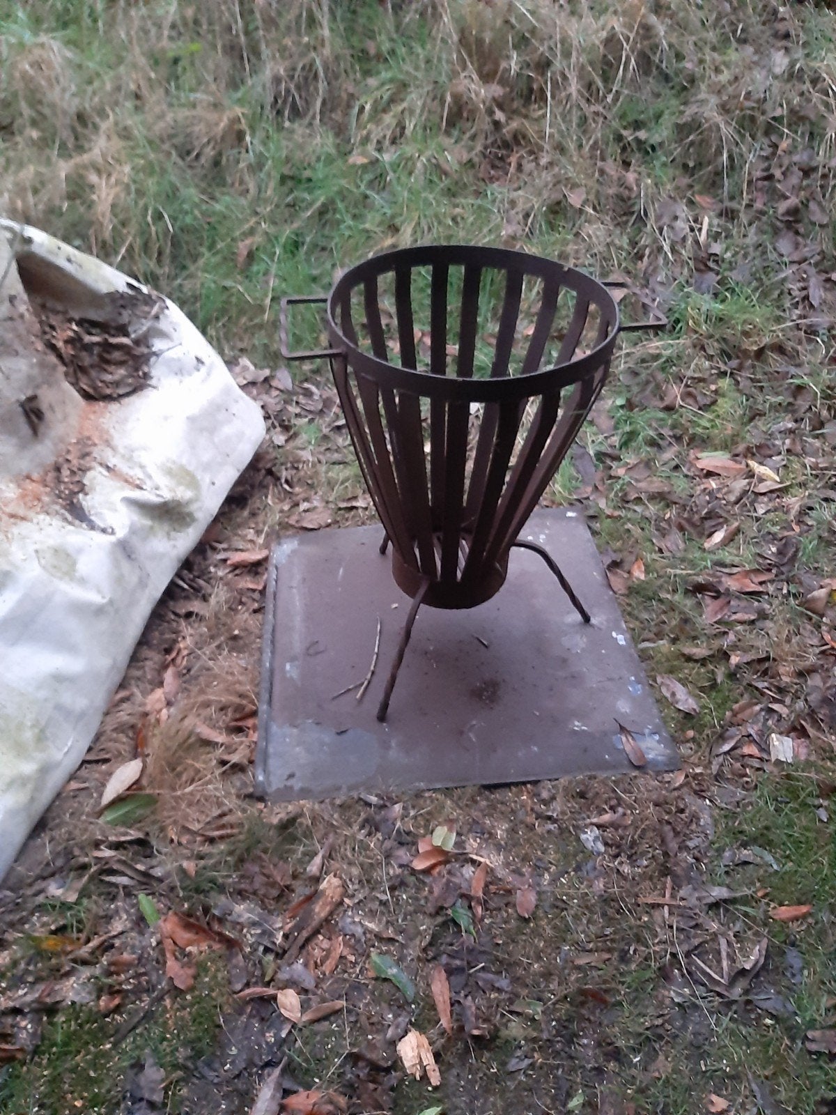 zware vuurkorf met gietijzeren rooster zgan, Tuin en Terras, Ophalen, Zo goed als nieuw, Vuurkorf