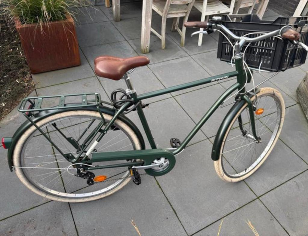 Btwin stadsfiets groen met mand en bagagedrager, Velgrem, Versnellingen, Zo goed als nieuw, 53 tot 57 cm