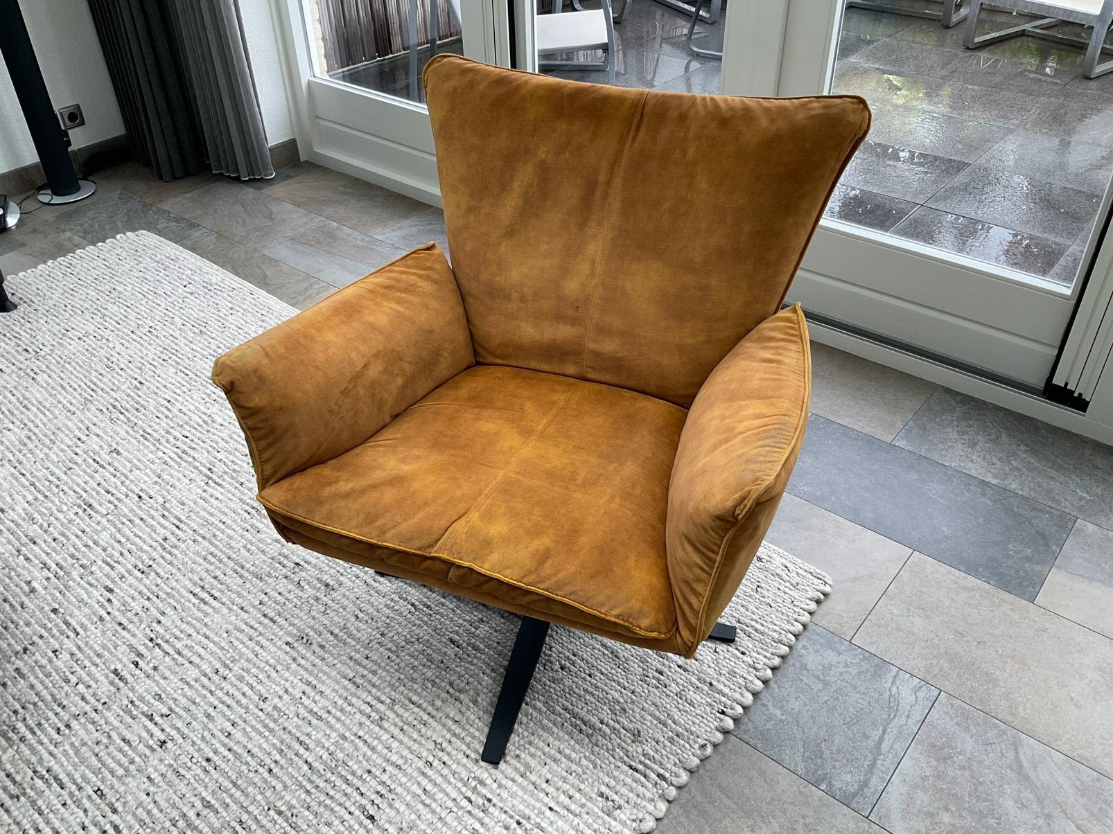 Fauteuil met goudkleurige bekleding, draaibaar., Ophalen, Gebruikt, Stof