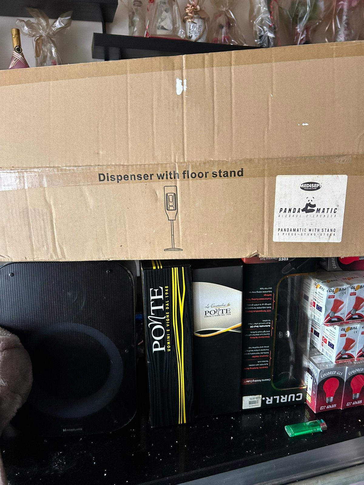 Dispenser with floor stand, Ophalen of Verzenden